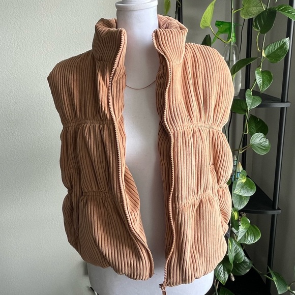 Forever 21 Camel Ribbed Puffer Vest - Picture 2 of 7